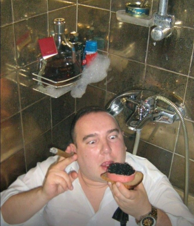 Фотографии нашей повседневной жизни, которые почему-то вызывают дикий смех Фотографии нашей повседневной жизни, которые почему-то вызывают дикий смех девушки, люди, мачо, прикол, россия, село, селянство, юмор