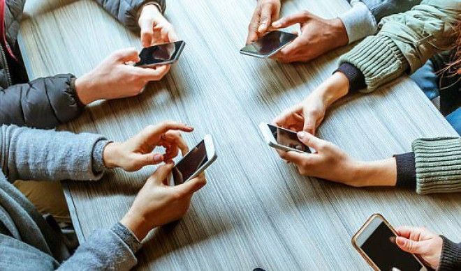 ÐÐ±ÑÐ°Ð¹ÑÐµÑÑ Ñ Ð´ÑÑÐ·ÑÑÐ¼Ð¸, Ð° Ð½Ðµ ÑÐ¸Ð´Ð¸ÑÐµ Ð² ÑÐµÐ»ÐµÑÐ¾Ð½Ð°Ñ