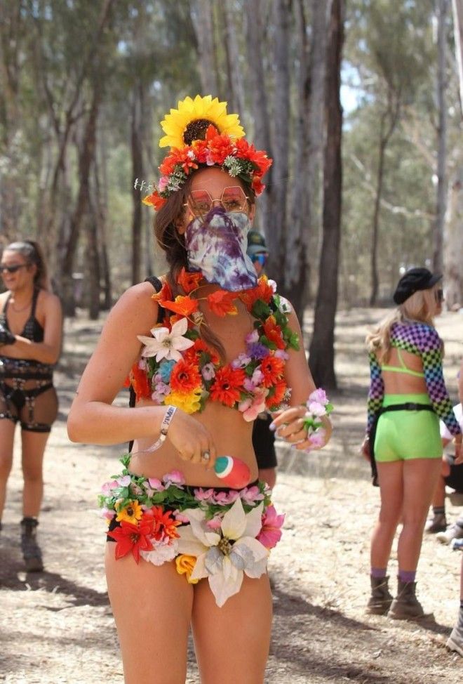 Фестиваль "Земляничные поляны" собрал щедрый урожай "ягодок" в откровенных нарядах