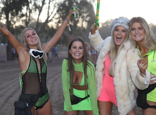 Фестиваль "Земляничные поляны" собрал щедрый урожай "ягодок" в откровенных нарядах