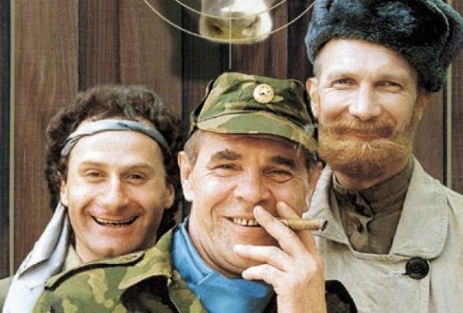 Народные фильмы Александра Рогожкина из серии «Особенности национальной…», снятые в 90-х, смешат уже не одно поколение зрителей.