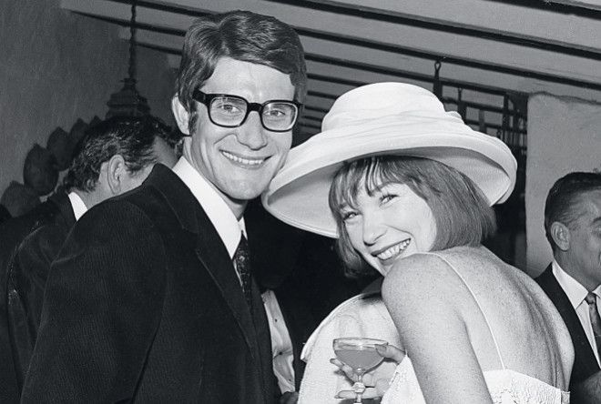 История зависимости знаменитого модельера, который, несмотря на успех и славу, провел жизнь в депрессиях и нервных срывах.